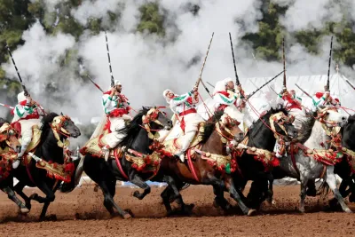 جائزة الحسن الثاني للتبوريدة 2023: تكريس لعناية المغاربة بتقاليد الفروسية المرتبطة بالهوية الثقافية للمملكة