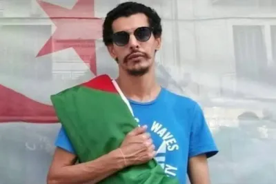 نيابة الجزائر تطلب الإعدام لأكثر من 70 متهما بإحراق مواطن حيا والتمثيل بجثته