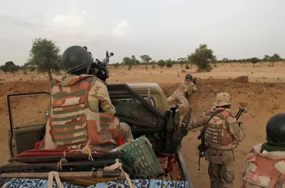 جنوب غرب النيجر: مقتل 12 جنديا في كمين نصبه مسلحون يرجح أنهم إرهابيون