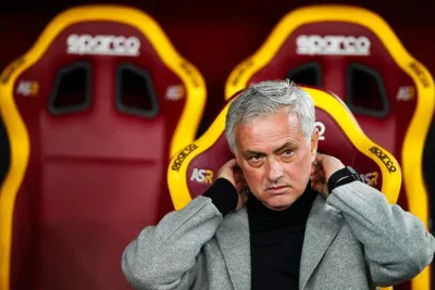 روما الايطالي يقيل مدربه جوزيه مورينيو