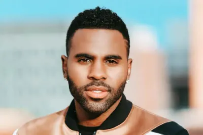 جيسون ديرولو يقدم عرضا استثنائيا في افتتاح الدورة الأولى من Casablanca Music Week