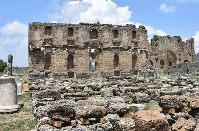 تركيا: اكتشاف رأس للإله زيوس يعود للقرن الثاني الميلادي بغرب البلاد