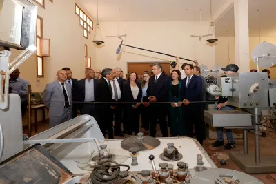 رئيس الحكومة يتفقد مشاريع اجتماعية واقتصادية ويشرف على توقيع اتفاقيات ذات بعد تنموي بورزازات