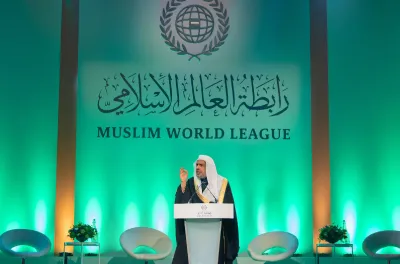 رابطة العالم الإسلامي تدين جريمةَ حرق نُسخةٍ من المصحف الشريف في السويد