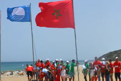 رفع "اللواء الأزرق" بـ 28 شاطئا وأربعة موانئ ترفيهية وبحيرة جبلية واحدة برسم صيف 2025