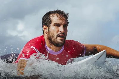 راكب الأمواج المغربي رمزي بوخيام يتأهل إلى الدور الثالث من الأولمبياد