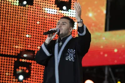 مهرجان الشواطئ 2024: الفنان زكريا الغفولي يلهب جمهور شاطئ المضيق