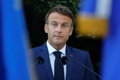ماكرون يدعو القوى السياسية إلى تشكيل أغلبية صلبة