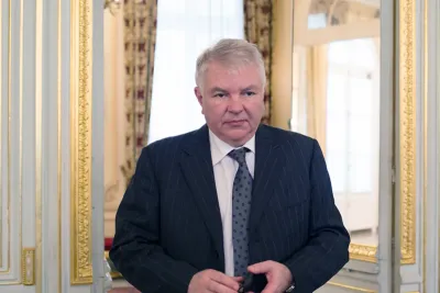 فرنسا تستدعي السفير الروسي بعد نشره رسوما كاريكاتورية