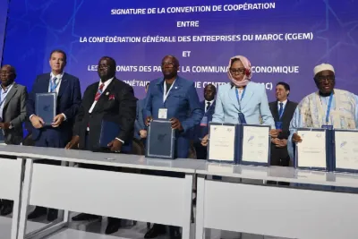 العيون.. توقيع اتفاقية تعاون بين الاتحاد العام لمقاولات المغرب والاتحادات المهنية بدول مجموعة "سيماك"