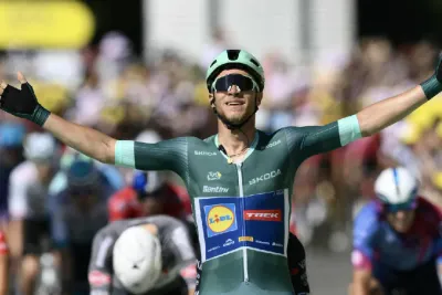 طواف فرنسا للدراجات .. جوناثان ميلان يفوز بالمرحلة الثامنة