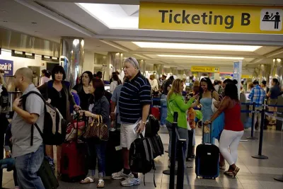 الولايات المتحدة تلغي أزيد من 1300 رحلة جوية مع اشتداد العاصفة بيريل