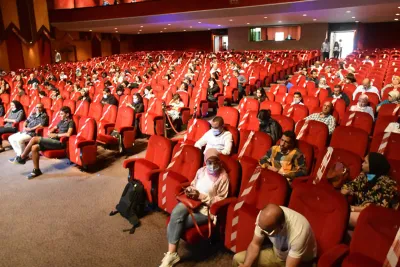 "الجايحة 19" : عرض مسرحي مغربي جديد لفرقة (فركانيزم) بالرباط