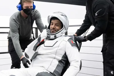 عودة رائد الفضاء الاماراتي سلطان النيادي إلى الأرض بعد مهمة ناجحة في محطة الفضاء الدولية