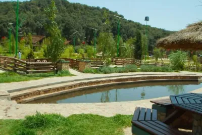 "عين أروكو".. منتجع طبيعي يستقطب الأسر والزوار هربا من حر الصيف بخنيفرة