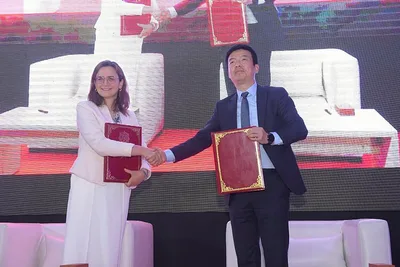 السيدة غيثة مزور، والمدير العام لشركة هواوي المغرب يوقعان مذكرتي تفاهم لتعزيز التطور التكنولوجي