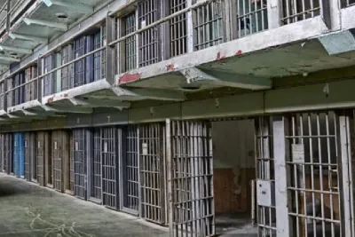 فرار ستة عشر سجينا من سجن متوسط الحراسة يقع في وسط نيجيريا