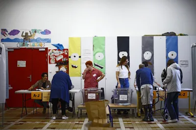 الفرنسيون يتوجهون إلى صناديق الاقتراع برسم الجولة الثانية من الانتخابات التشريعية