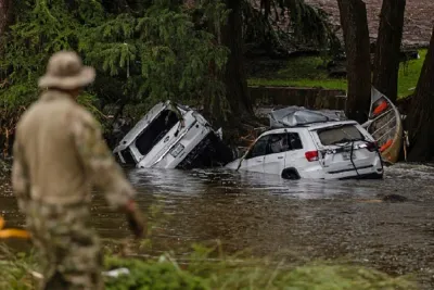 فيضانات تكساس.. تعليق عمليات البحث عن ضحايا وسط تحذيرات من موجة جديدة من الأمطار