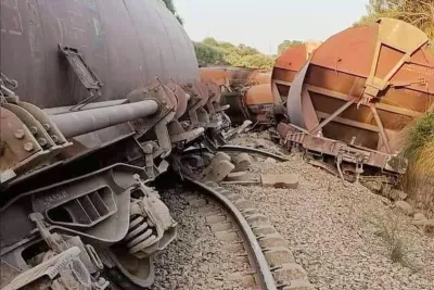 قطار لنقل المحروقات يخرج عن السكة في ولاية باتنة الجزائرية