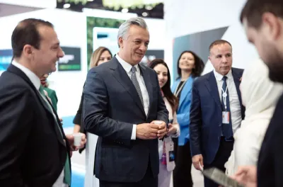 قمة (AIM) بأبوظبي .. السيد كريم زيدان يشارك في مائدة مستديرة وزارية حول الاستثمار