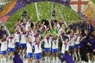 كأس أوروبا لكرة القدم للسيدات.. المنتخب الإنجليزي يتوج بلقب البطولة بعد فوزه على إسبانيا بركلات الترجيح (3-1)