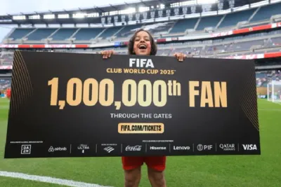 كأس العالم للأندية لكرة القدم.. "الفيفا" يحتفل بمشجعة مغربية باعتبارها المتفرج رقم مليون