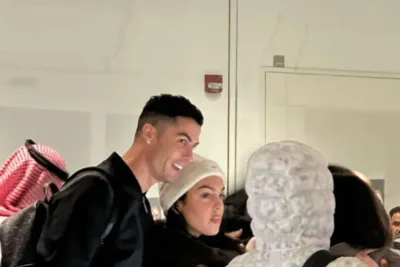 وصول كريستيانو رونالدو الى السعودية قبل تقديمه رسميا غدا الثلاثاء