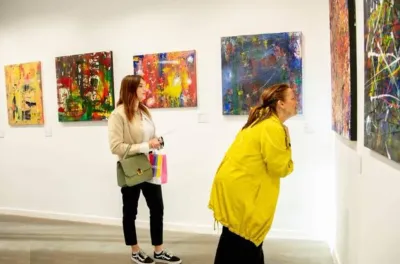 مراكش ..معرض بعنوان "الباهية" للفنانة التشكيلية كريمة دي لينا