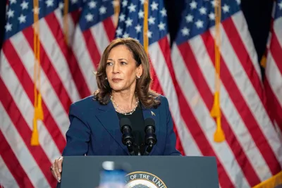كامالا هاريس تختار تيم والز حاكم مينيسوتا لمنصب نائب الرئيس