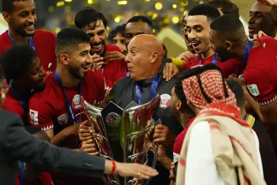 الاتحاد القطري يجدد عقد الاسباني ماركيز لوبيز لتدريب العنابي