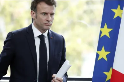 ماكرون يبدأ المشاورات مع الأحزاب يوم 23 غشت لتعيين رئيس للوزراء