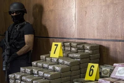 أمن الرشيدية يحجز نصف طن من مخدر الشيرا ويوقف شخصين يشتبه في ارتباطهما بشبكة للتهريب الدولي للمخدرات