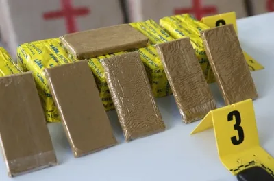 مولاي بوسلهام.. إحباط محاولة لتهريب خمسة أطنان و758 كيلوغراما من مخدر الشيرا وتوقيف شخصين