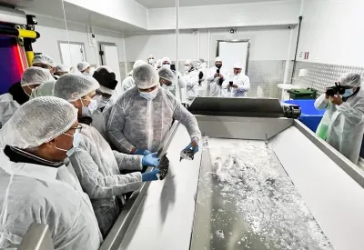 وزير الفلاحة والصيد البحري يتفقد مزارع تربية الأحياء المائية البحرية بإقليم الناظور