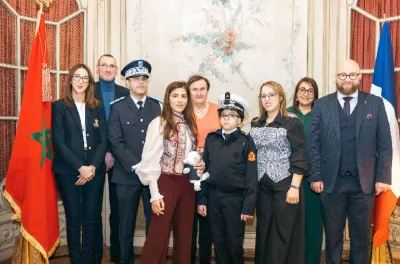 مصاب بمرض نادر.. استقبال الطفل نزار بطل الصمود اليومي بسفارة المغرب بباريس