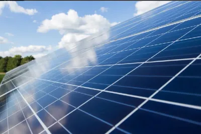 الطاقة الشمسية تتصدر مصادر الكهرباء في أوروبا (تقرير)