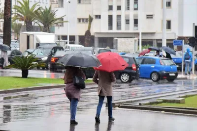 نشرة إنذارية: هبات رياح قوية وأمطار رعدية وتساقطات ثلجية مرتقبة من الخميس إلى السبت بعدد من المناطق