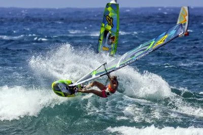 انطلاق منافسات "برو تغازوت باي" لركوب الأمواج غدا السبت