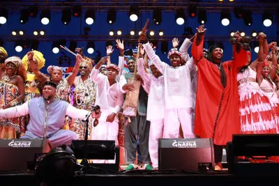 مهرجان كناوة بالصويرة 2024: ليلة مزج موسيقي تجمع معلمي كناوة بموسيقين عالميين