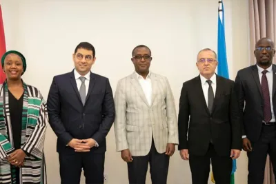 السيد مهدي بنسعيد يتباحث مع وزير الخارجية والتعاون الدولي ووزيرة الشباب والثقافة برواندا