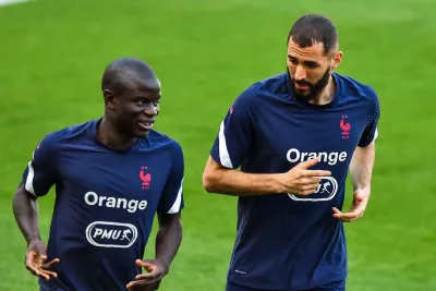 الفرنسي كانتي يجاور بنزيمة في الإتحاد السعودي