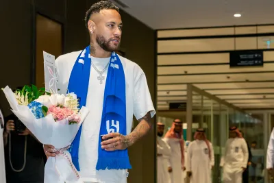 نيمار يصل إلى الرياض عشية تقديمه لاعبا للهلال