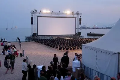 هرهورة.. افتتاح الدورة السادسة من مهرجان سينما الشاطئ وسط حضور وازن لألمع نجوم الشاشة المغربية