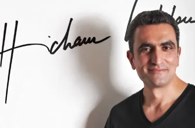 ميلانو.. المصمم المغربي هشام لحلو عضو لجنة تحكيم جائزة "Salone Satellite Award 2025"