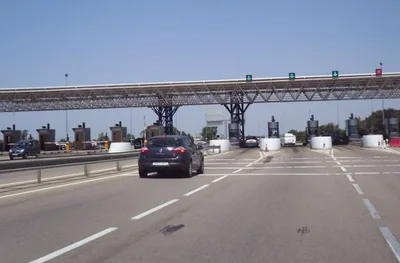 وزارة التجهيز والماء تدعو جميع مستعملي الطرق والطرق السيارة إلى توخي المزيد من الحيطة والحذر نظرا لسوء الأحوال الجوية