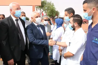 السيد خالد آيت الطالب يعطي انطلاقة خدمات القافلة الطبية المتعددة التخصصات بكلميم