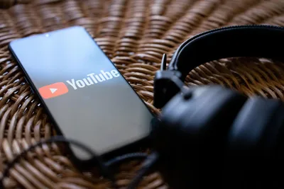 "يوتيوب" تختبر أداة ذكاء اصطناعي تتيح معرفة عمر المستخدم