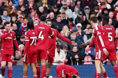 الدوري الإنجليزي.. ليفربول يقترب من المقدمة ومانشستر يونايتد يسقط بثلاثية