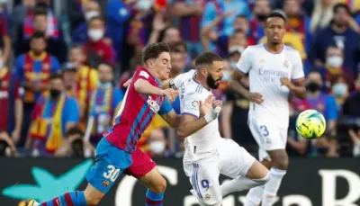ريال مدريد يتخطى برشلونة بثلاثية ويبلغ النهائي كأس السوبر الإسباني